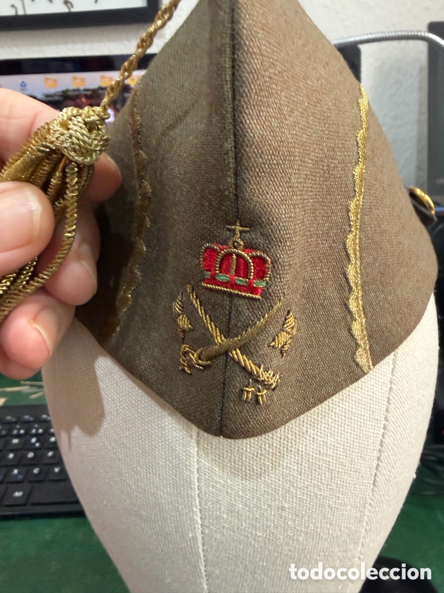 Militaria: Gorrillo Militar de Teniente General - bordado en excelente estado -