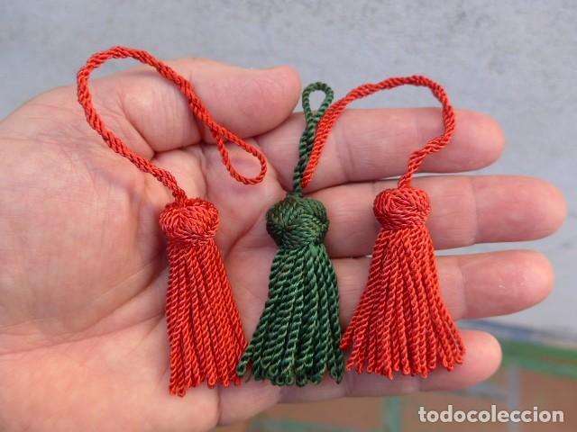 Militaria: 3 ANTIGUAS BORLAS DE GORRILLO ROJAS Y VERDE GUERRA CIVIL Y POSGUERRA