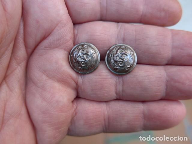 Militaria: DOS BOTONES CUERPO DE SEGURIDAD PEQUE&Ntilde;OS - GUERRA CIVIL