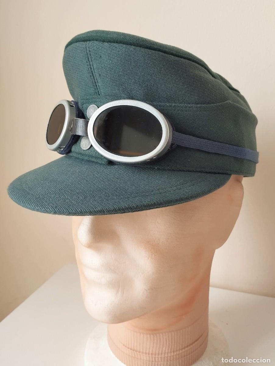 Militaria: Gorra M43 alemana y gafas monta&ntilde;a