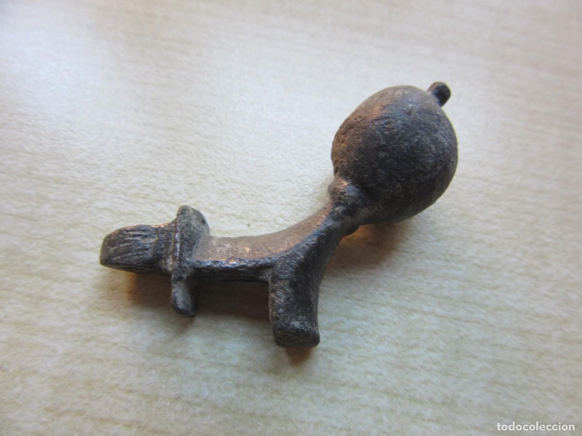 Militaria: Parte de terminal de hebilla visigoda Bronce Longitud 3,7 cm