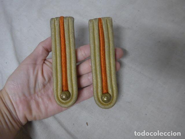 Militaria: Antiguas hombreras alfonsinas de intendencia, original, epoca de Alfonso XIII.