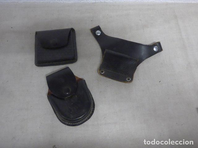 Militaria: Lote de 3 antiguas cartucheras o fundas para grillete o esposas ? A identificar. Ver marcajes.