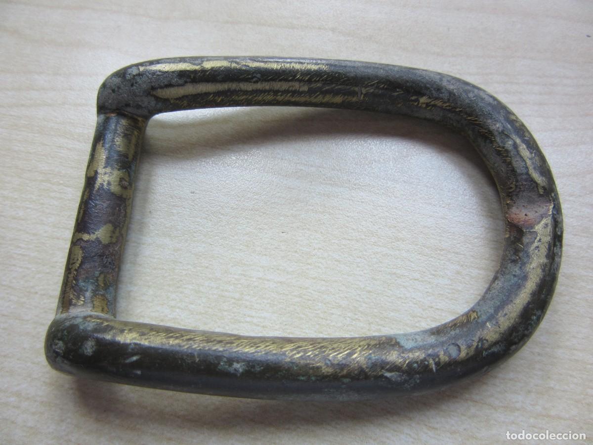 Militaria: Gran hebilla de bronce antigua Posible S XVII-XVIII Medidas 8,1 x 6 cm Peso 115 gr