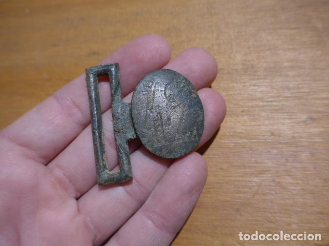Militaria: Antigua hebilla numerada del regimiento 42 de la Guerra de independencia, original