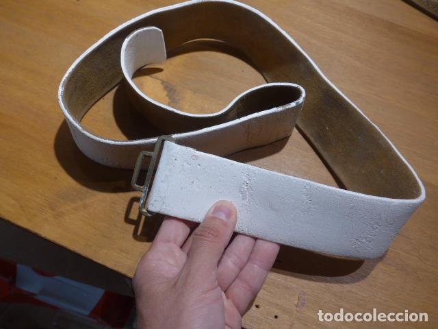 Militaria: Antiguo cinturon de cuero pintado de blanco