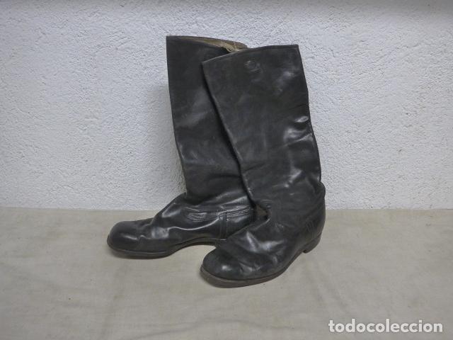 Militaria: Antigua pareja de botas altas de oficial en cuero negro, creo rusas, URSS comunista