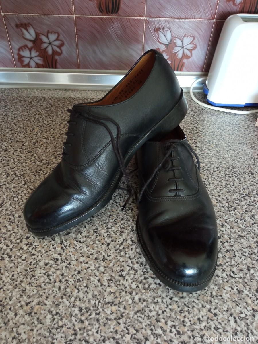 Militaria: Zapatos militares brit&aacute;nicos de cuero negro con suela de goma, talla 43