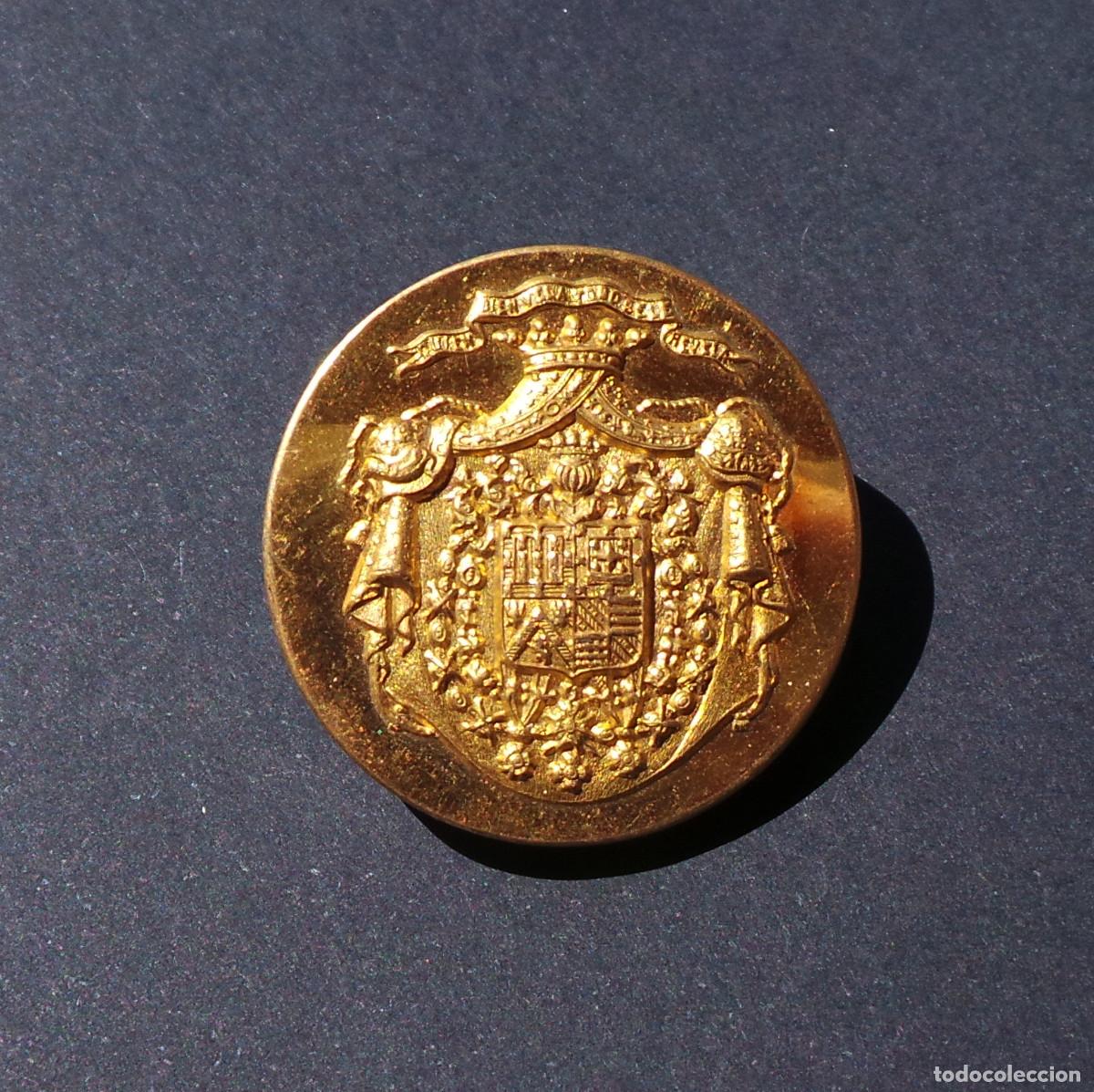 Militaria: BOT&Oacute;N NOBLEZA. QUIEN BIEN VELA TODO SE LE REVELA, ESCUDO HERALDICO. - 3,2 CM DE DI&Aacute;METRO APROX.