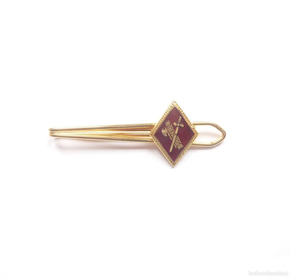 Militaria: Pisacorbatas Guardia Civil - Pasacorbatas rombo rojo benem&eacute;rita - Pasador corbatas