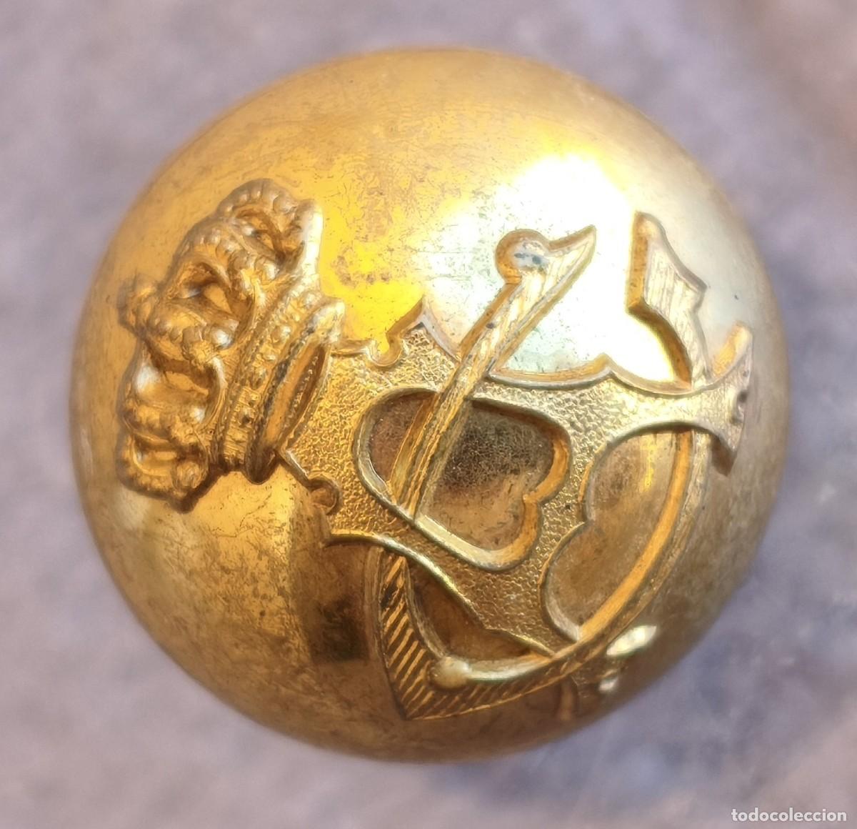 Militaria: Antiguo bot&oacute;n. Academia General Militar. Fabricado por A de Montauo. Madrid.