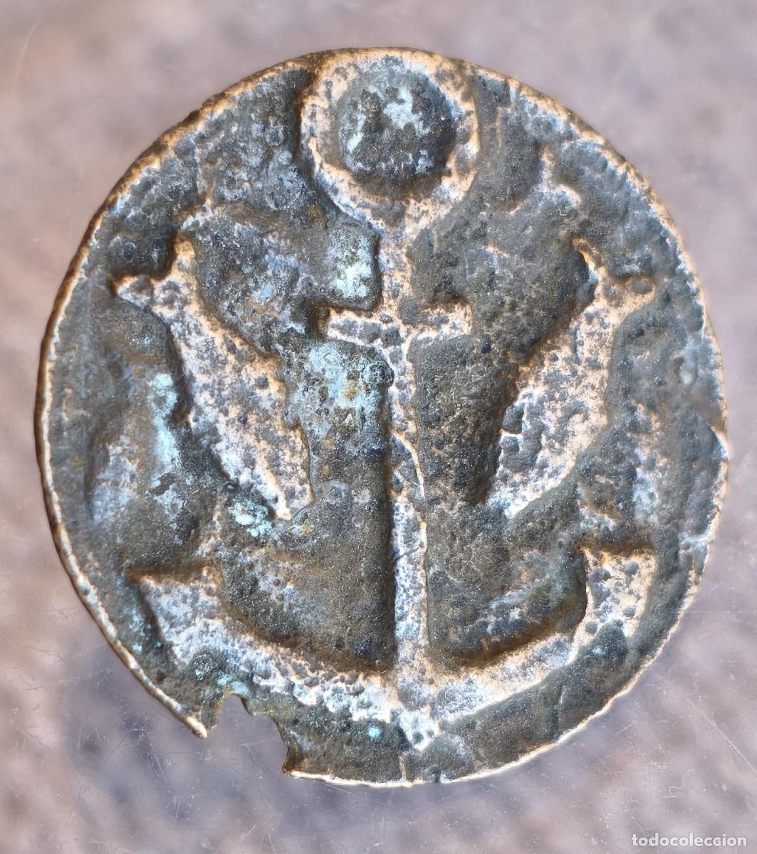 Militaria: Antiguo bot&oacute;n. Ancla con peces