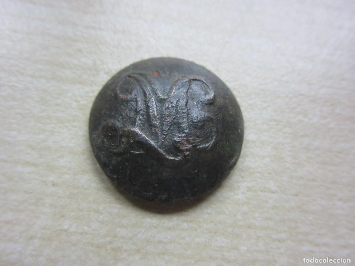 Militaria: Bot&oacute;n de H&uacute;sares de la Princesa Bronce Hacia 1880 Convexo y sin corona Di&aacute;metro 1,7 cm