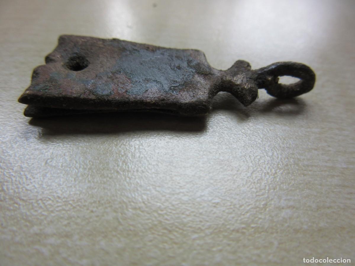 Militaria: Contera medieval de bronce Medidas 4 x 1,7 cm
