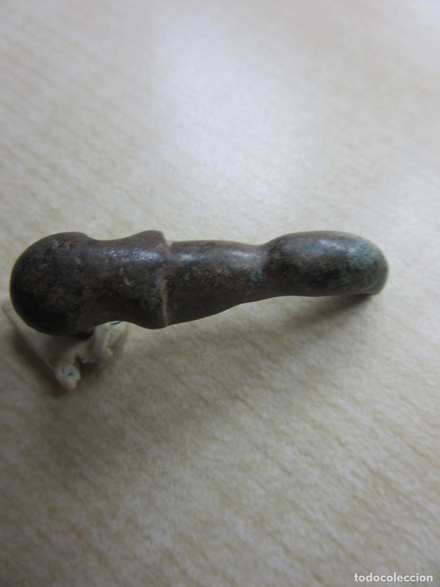 Militaria: Curiosa aguja de hebilla Visigoda Bronce Longitud 3,5 cm