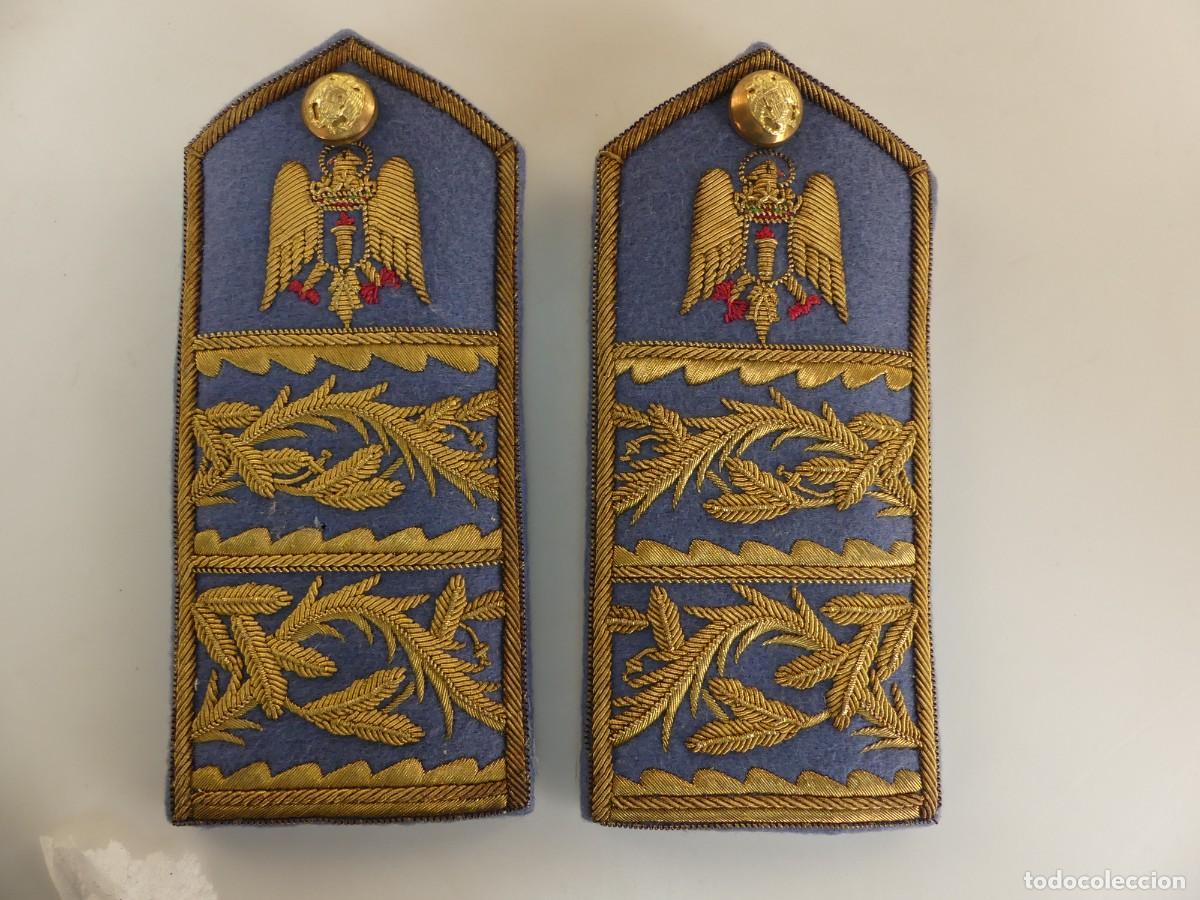 Militaria: GALONES O HOMBRERAS MILITARES EPOCA DE FRANCO OBJETOS DE DECORACION