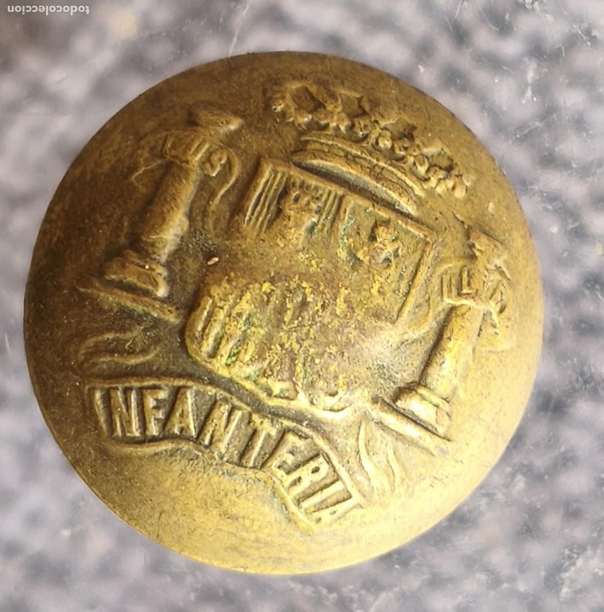 Militaria: Bot&oacute;n antiguo. Infanter&iacute;a.