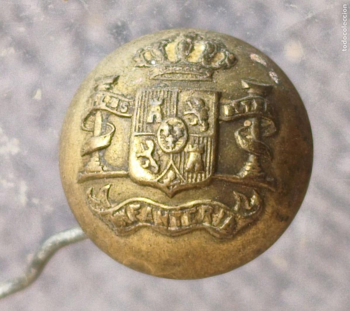 Militaria: Bot&oacute;n antiguo. Infanter&iacute;a. Tama&ntilde;o peque&ntilde;o.