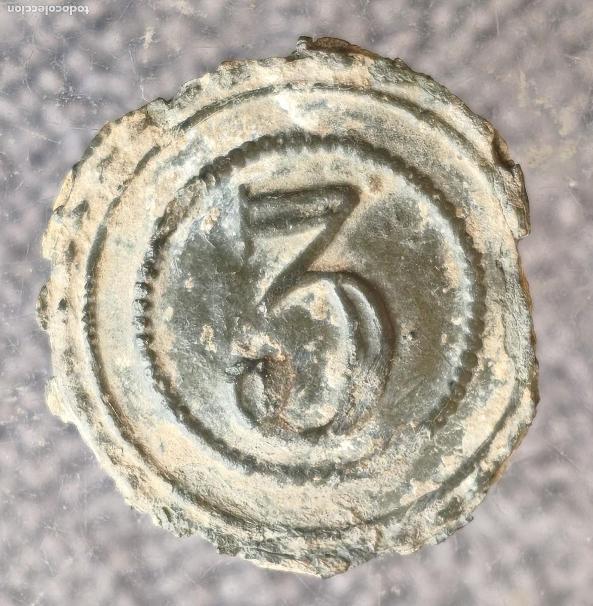 Militaria: Bot&oacute;n antiguo. Con n&uacute;mero 3.