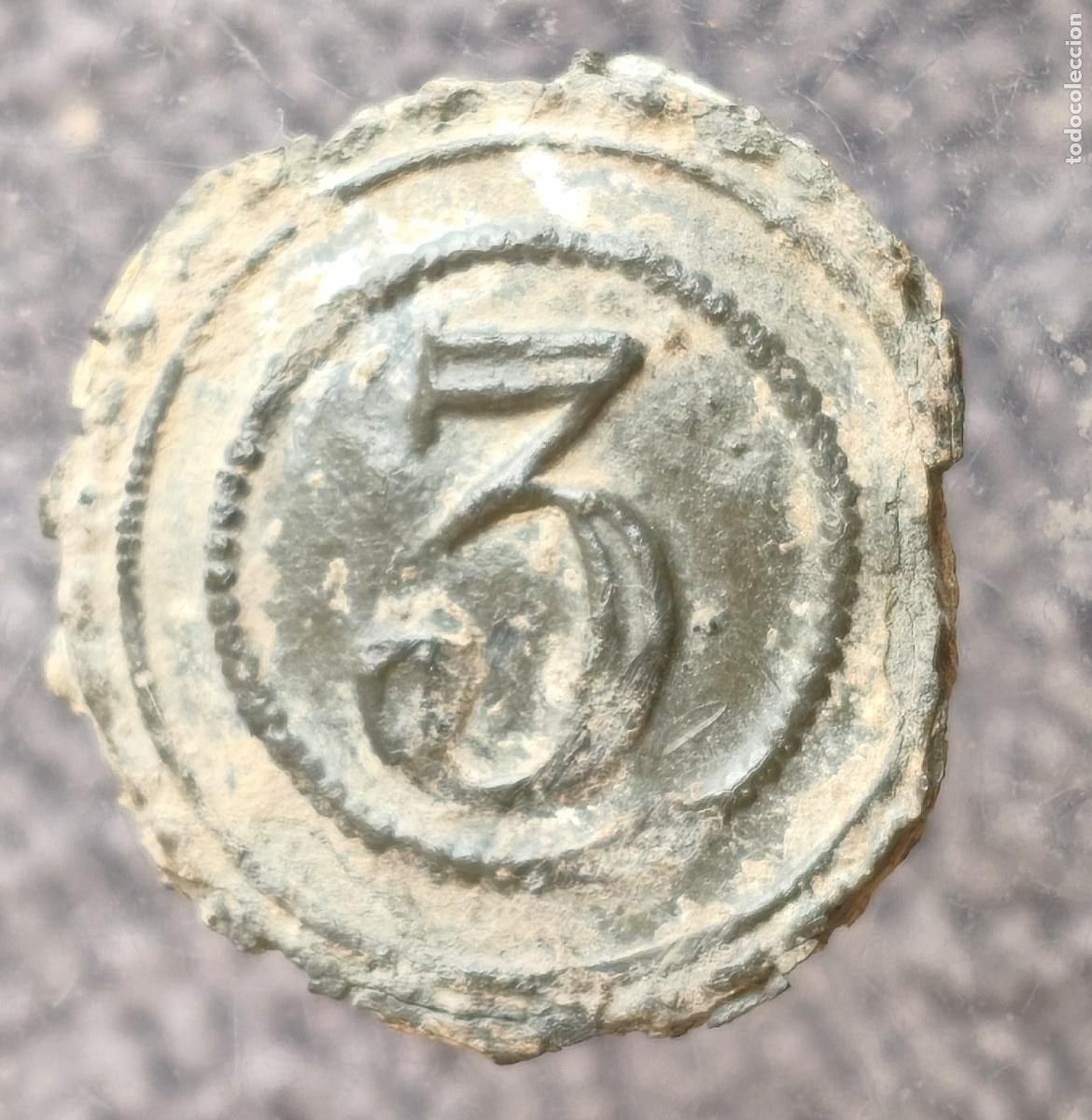 Militaria: Bot&oacute;n antiguo. Con n&uacute;mero 3. - Foto 2