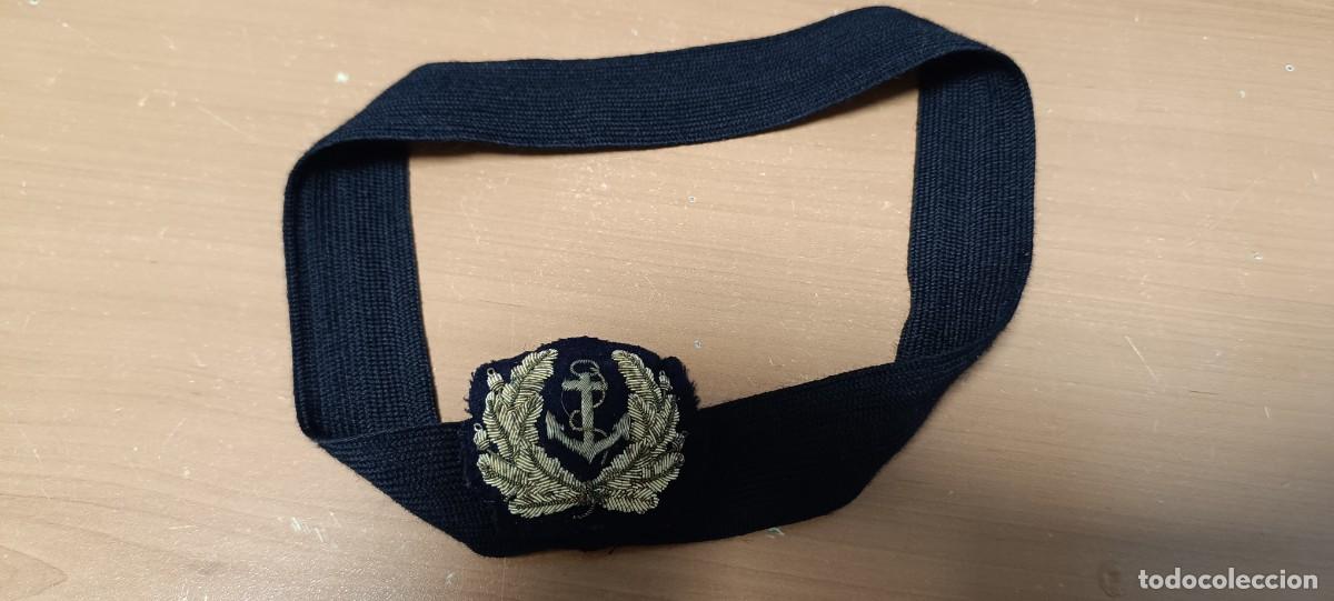 Militaria: BANDANA CON ESCUDO BORDADO DE GORRA DE LA MARINA