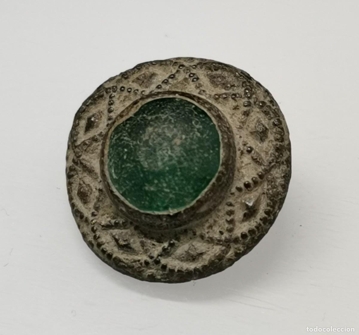 Militaria: ANTIGUO BOT&Oacute;N MEDIEVAL EN BRONCE CON PIEDRA VERDE - SIGLO XV (Aprox)