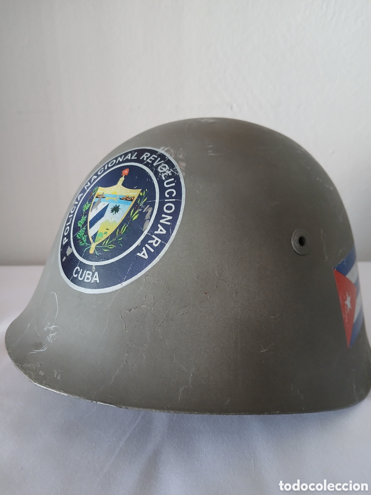 Militaria: ANTIGUO CASCO MILITAR CON S&Iacute;MBOLOS DE LA REVOLUCION CUBANA