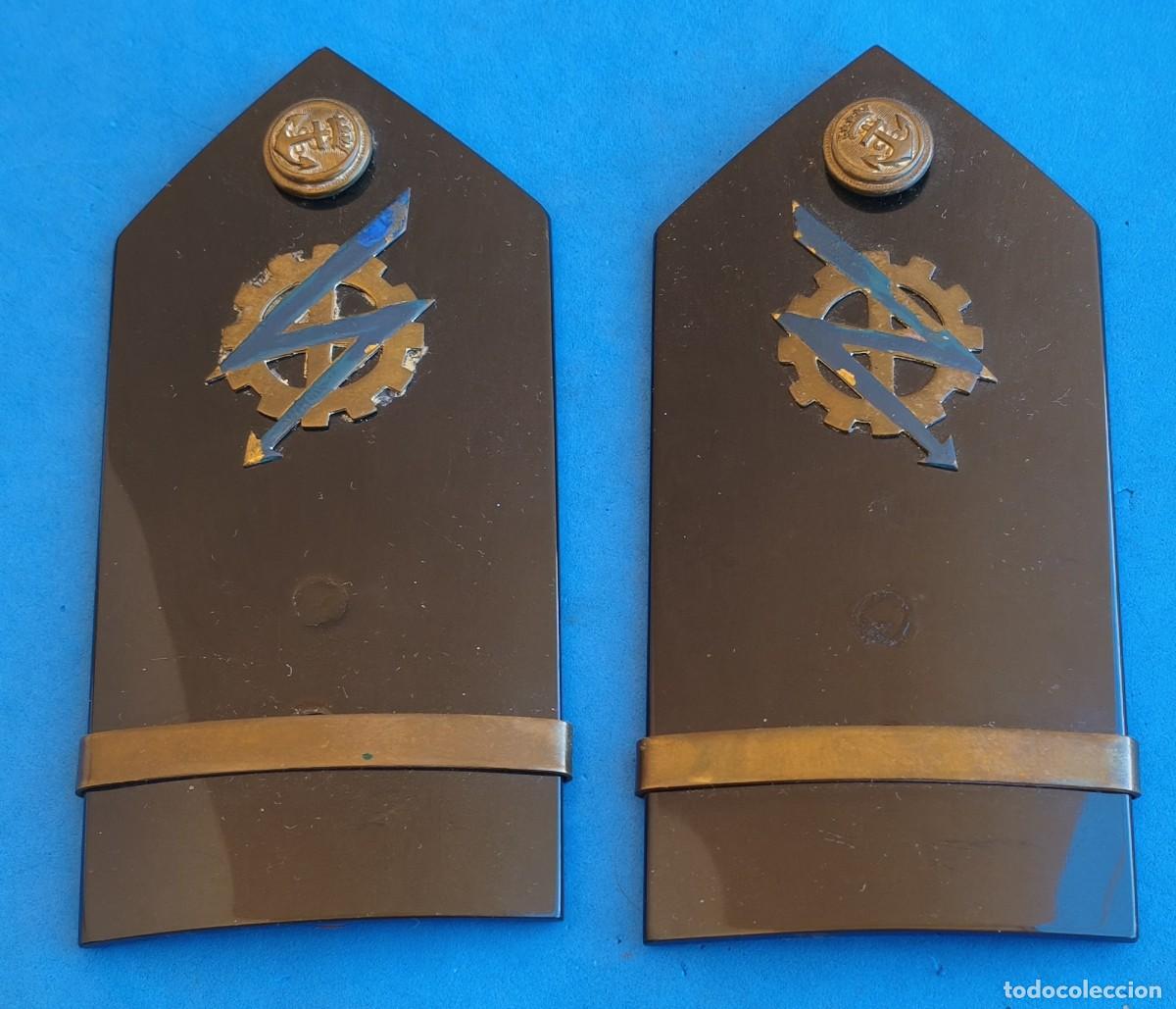Militaria: Armada Espa&ntilde;ola. Hombreras de baquelita. Subteniente Electricista. &Eacute;poca de Franco.