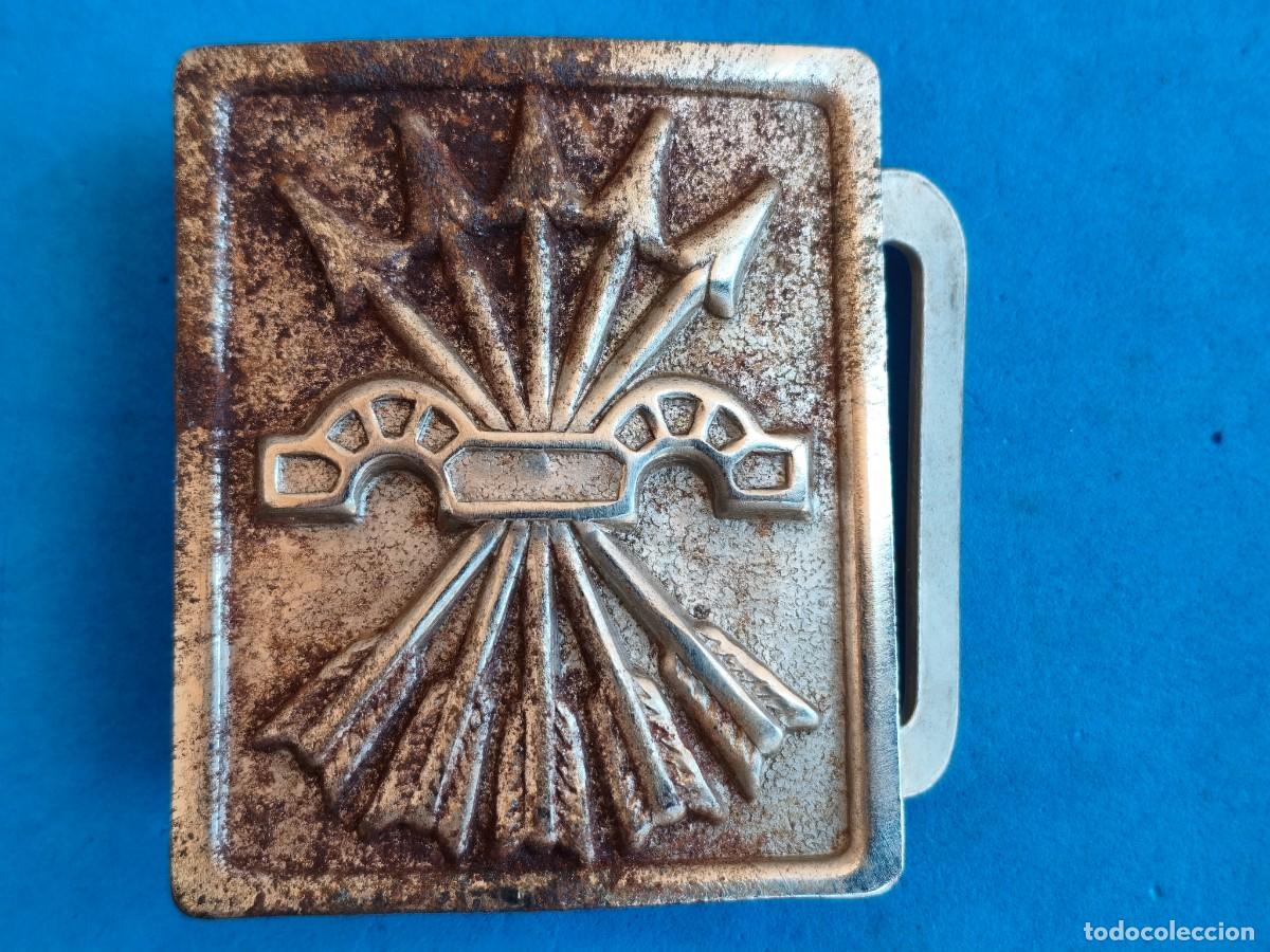 Militaria: Falange. Antigua hebilla. Tama&ntilde;o grande.