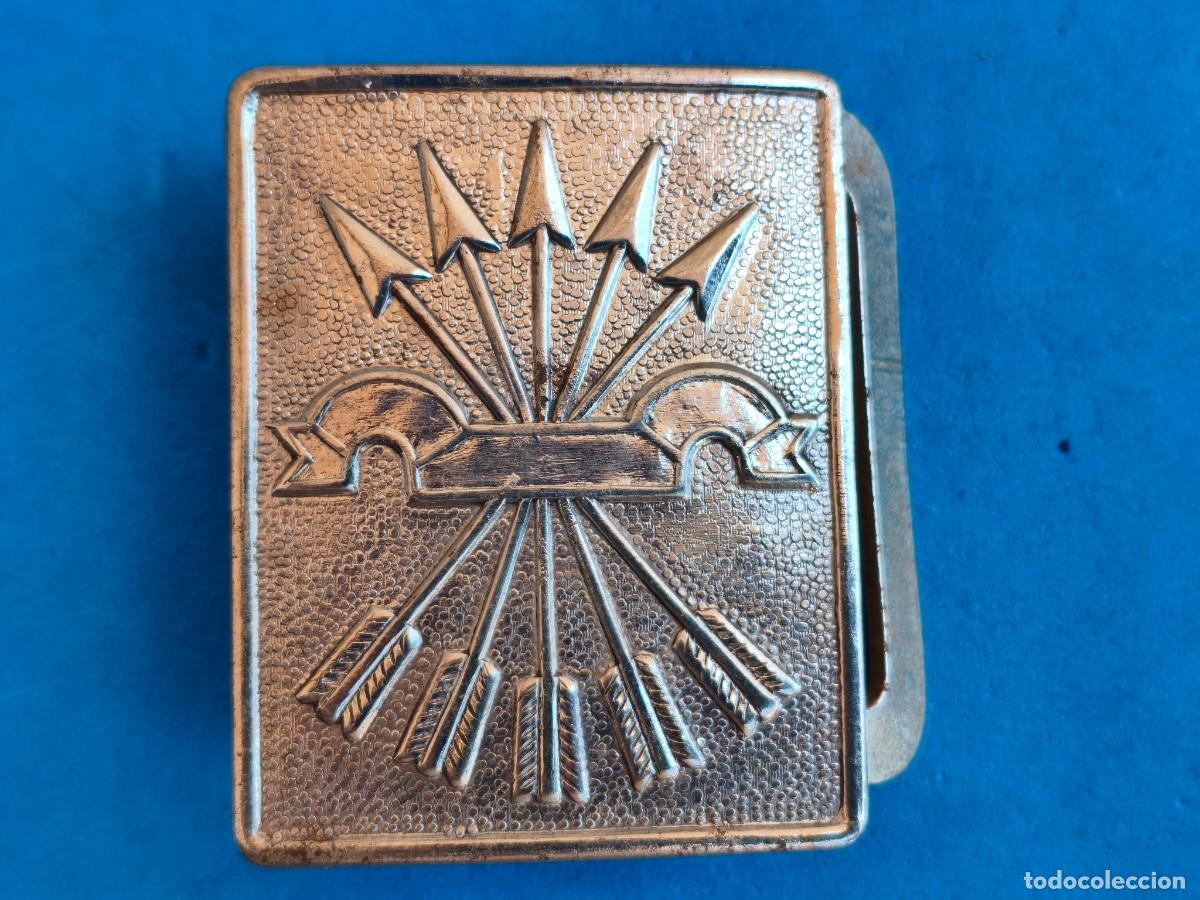 Militaria: Falange. Antigua hebilla. Tama&ntilde;o peque&ntilde;o.