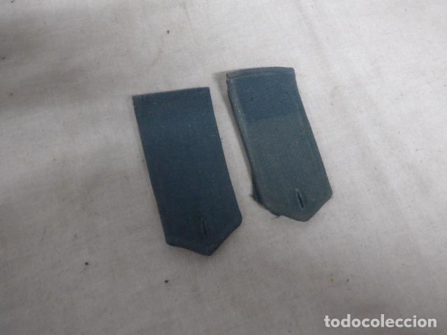 Militaria: Antiguas hombreras a identificar, seguramente de Guardia Civil o cruz roja ?