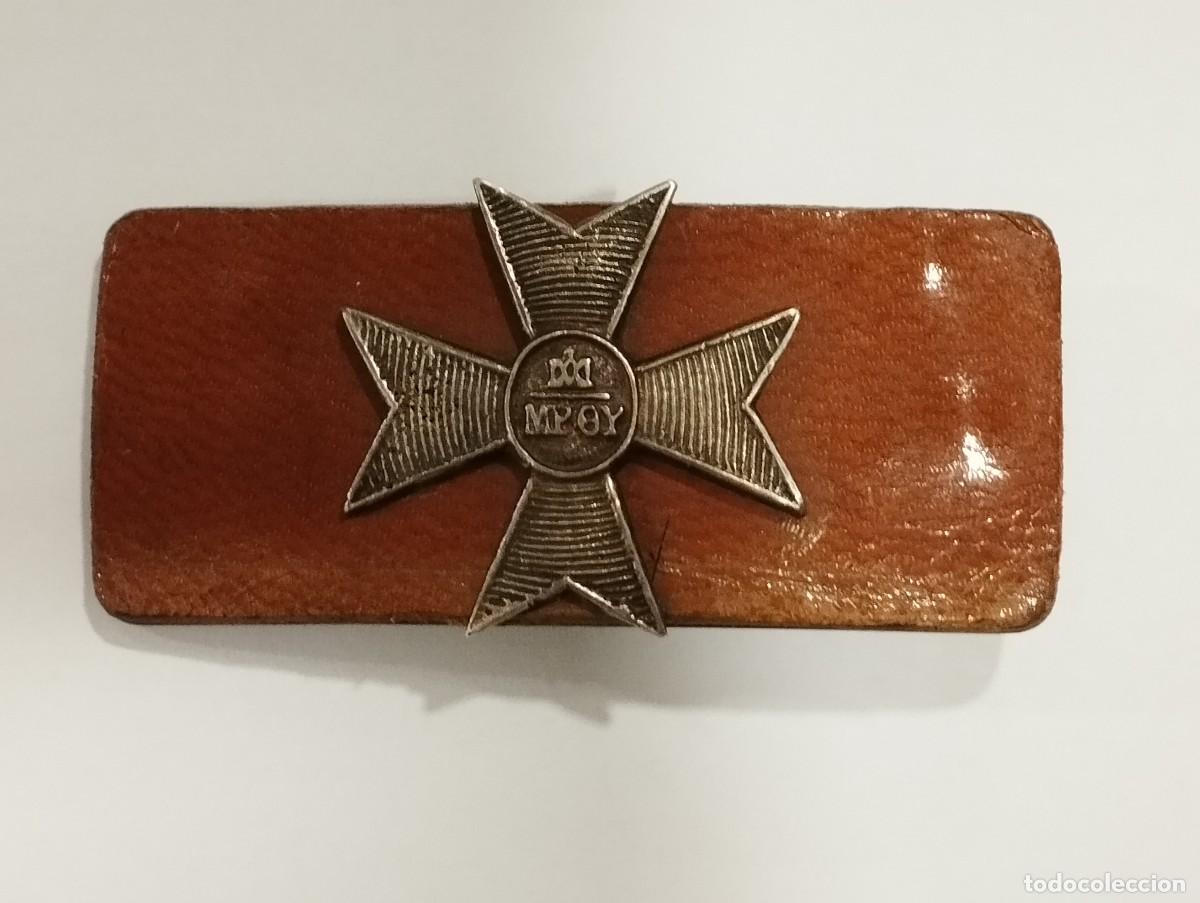 Militaria: ESTRELLA DE MALTA DE METAL SOBRE CUERO