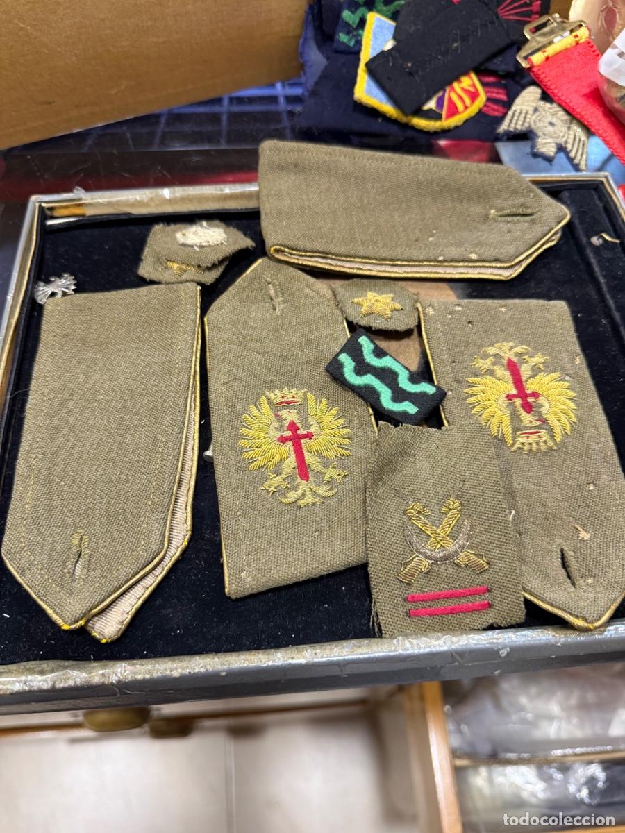 Militaria: Lote de palas militares,y alg&uacute;n parche, antiguas