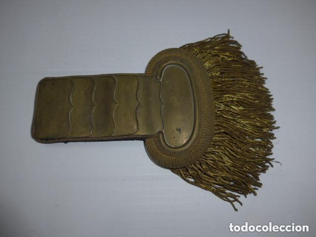 Militaria: Antigua hombrera de isabel II, original.