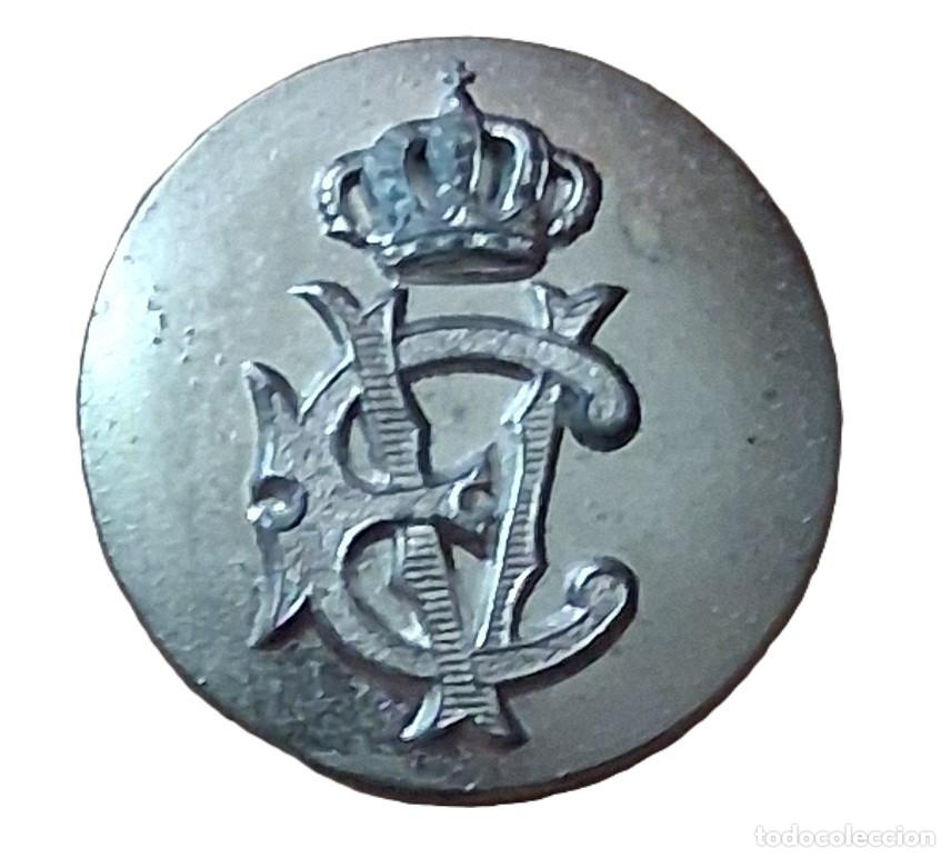 Militaria: BOT&Oacute;N CABALLER&Iacute;A CAZADORES DE VICTORIA EUGENIA PLATEADO 22 MM