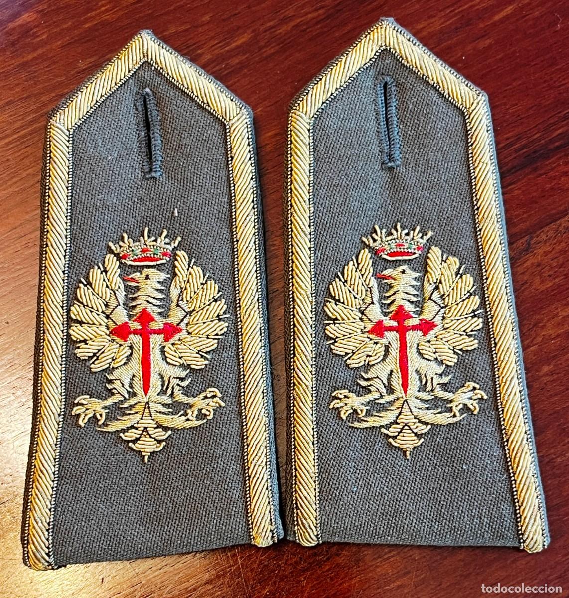 Militaria: PAREJA DE HOMBRERAS PALAS MILITARES. UNIFORME EJ&Eacute;RCITO ESPA&Ntilde;OL GALA A&Ntilde;OS 50 60. HILO ORO