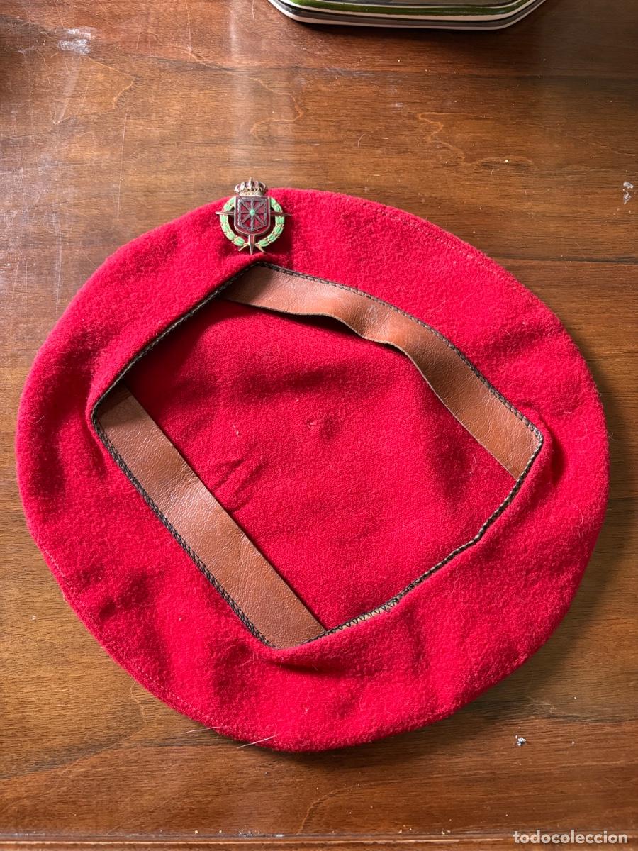 Militaria: Boina brigadas de navarra con distintivo esmaltado