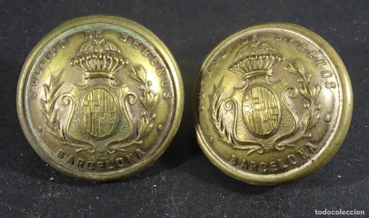 Militaria: 2 ANTIGUOS BOTONES DEL CUERPO DE SERENOS DE BARCELONA , VER FOTOS Y MEDIDAS