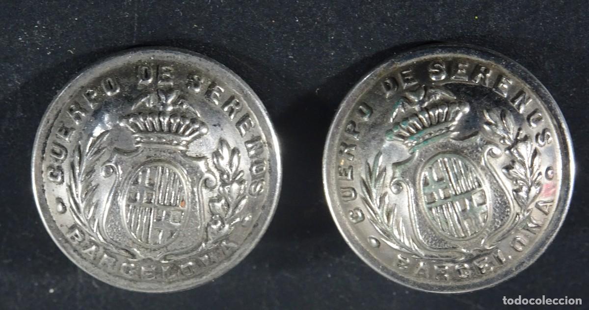 Militaria: 2 ANTIGUOS BOTONES DEL CUERPO DE SERENOS DE BARCELONA , VER FOTOS Y MEDIDAS