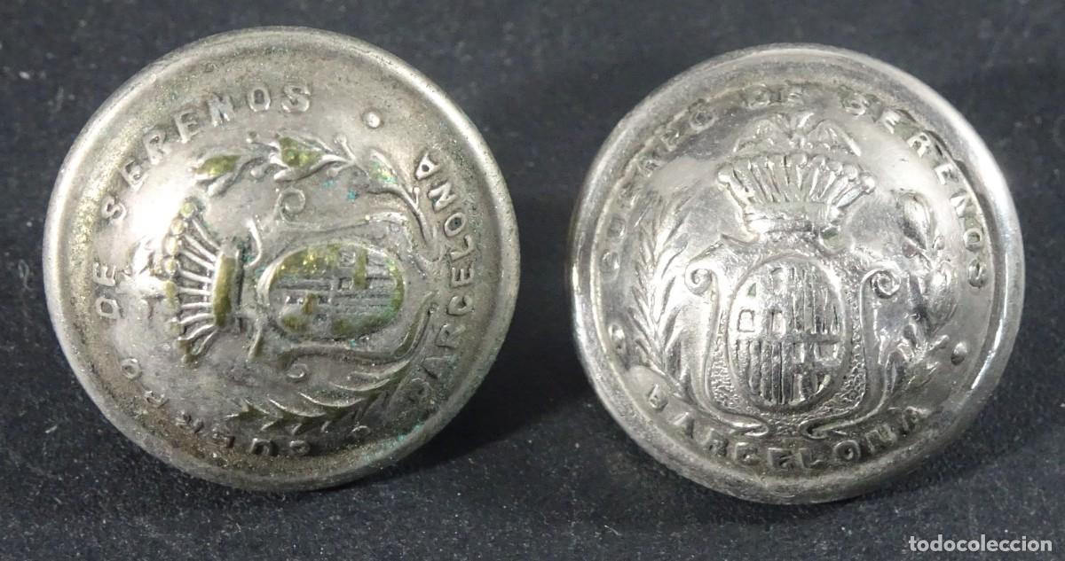 Militaria: 2 ANTIGUOS BOTONES DEL CUERPO DE SERENOS DE BARCELONA , VER FOTOS Y MEDIDAS