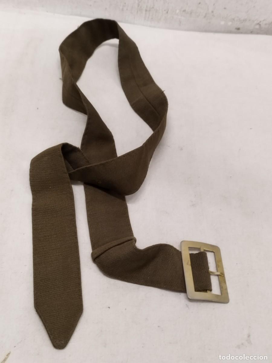 Militaria: Antiguo cintur&oacute;n militar del ejercito espa&ntilde;ol. De tela color verde para mono o guerrera.