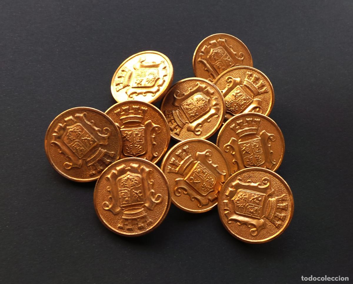 Militaria: LOTE DE BOTONES, AYUNTAMIENTO DE MADRID REP&Uacute;BLICA. 2,5 CM DE DI&Aacute;METRO, APROX.