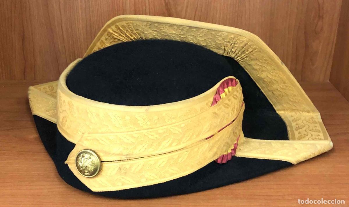 Militaria: TRICORNIO DE GALA GUARDIA CIVIL EPOCA FRANCO. MANUFACTURAS VALLE, MADRID