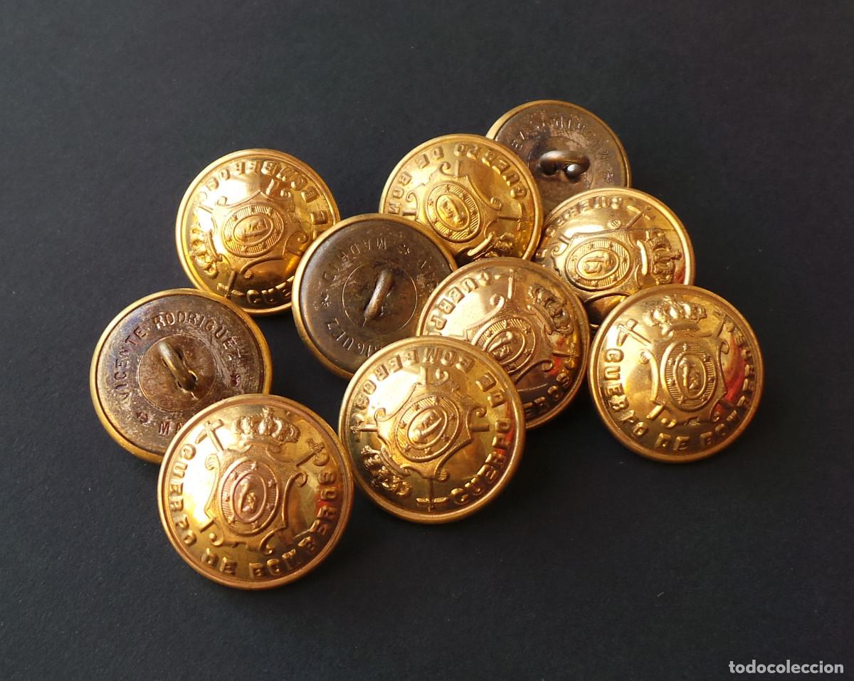 Militaria: LOTE DE BOTONES CUERPO DE BOMBEROS DE MADRID ALFONSO XIII - 2 CM DE DI&Aacute;METRO. APROX.