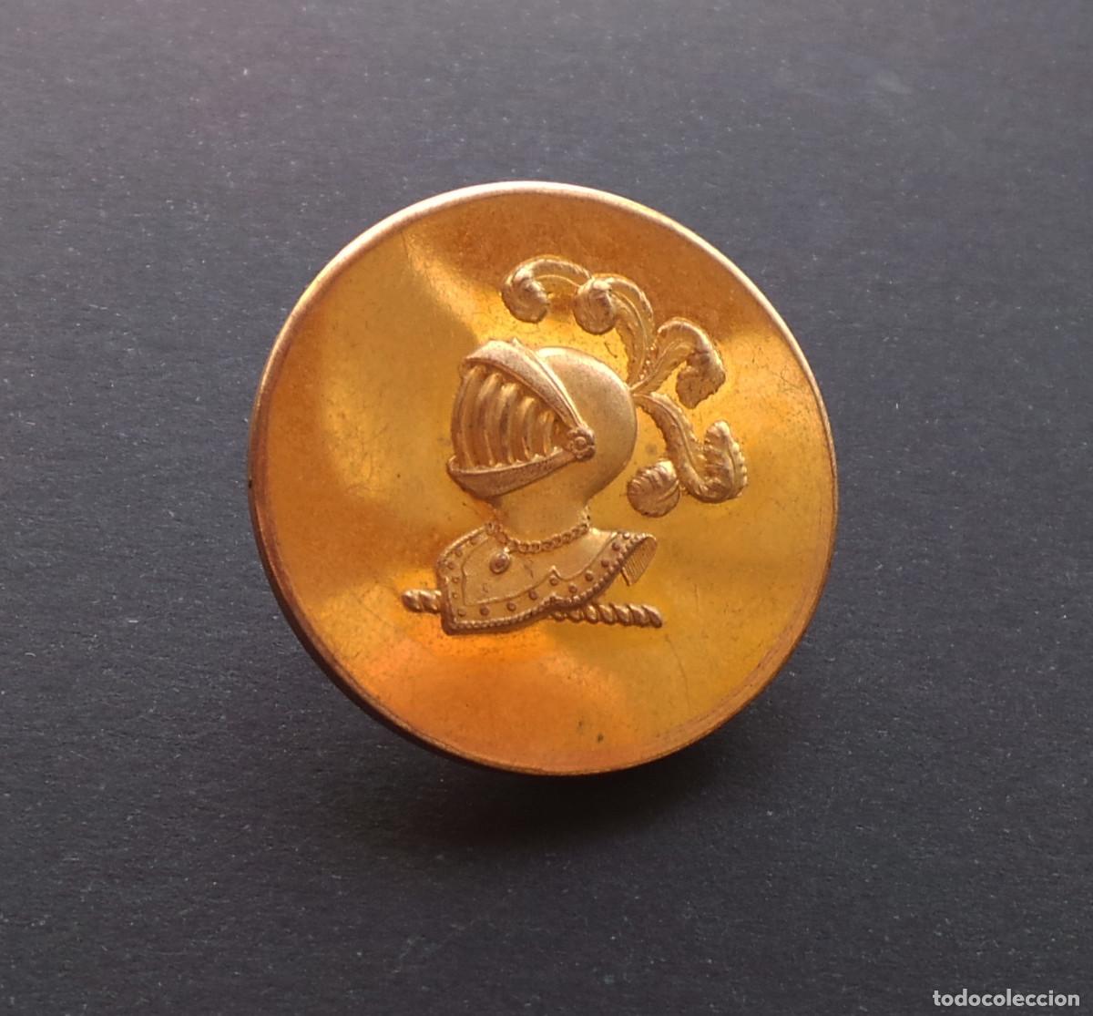 Militaria: BOT&Oacute;N DE LIBREA FRANC&Eacute;S ANTIGUO CON EL DISE&Ntilde;O YELMO DE CABALLERO O VIZCONDE. 4 CM DE DI&Aacute;METRO. APROX