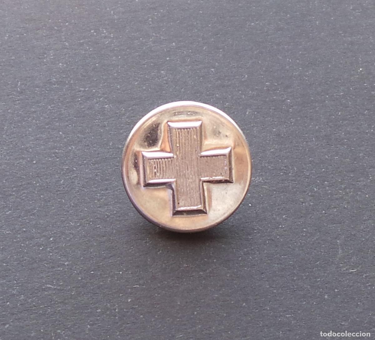 Militaria: BOT&Oacute;N CRUZ ROJA. 1,6 CM DE DI&Aacute;METRO. APROX.