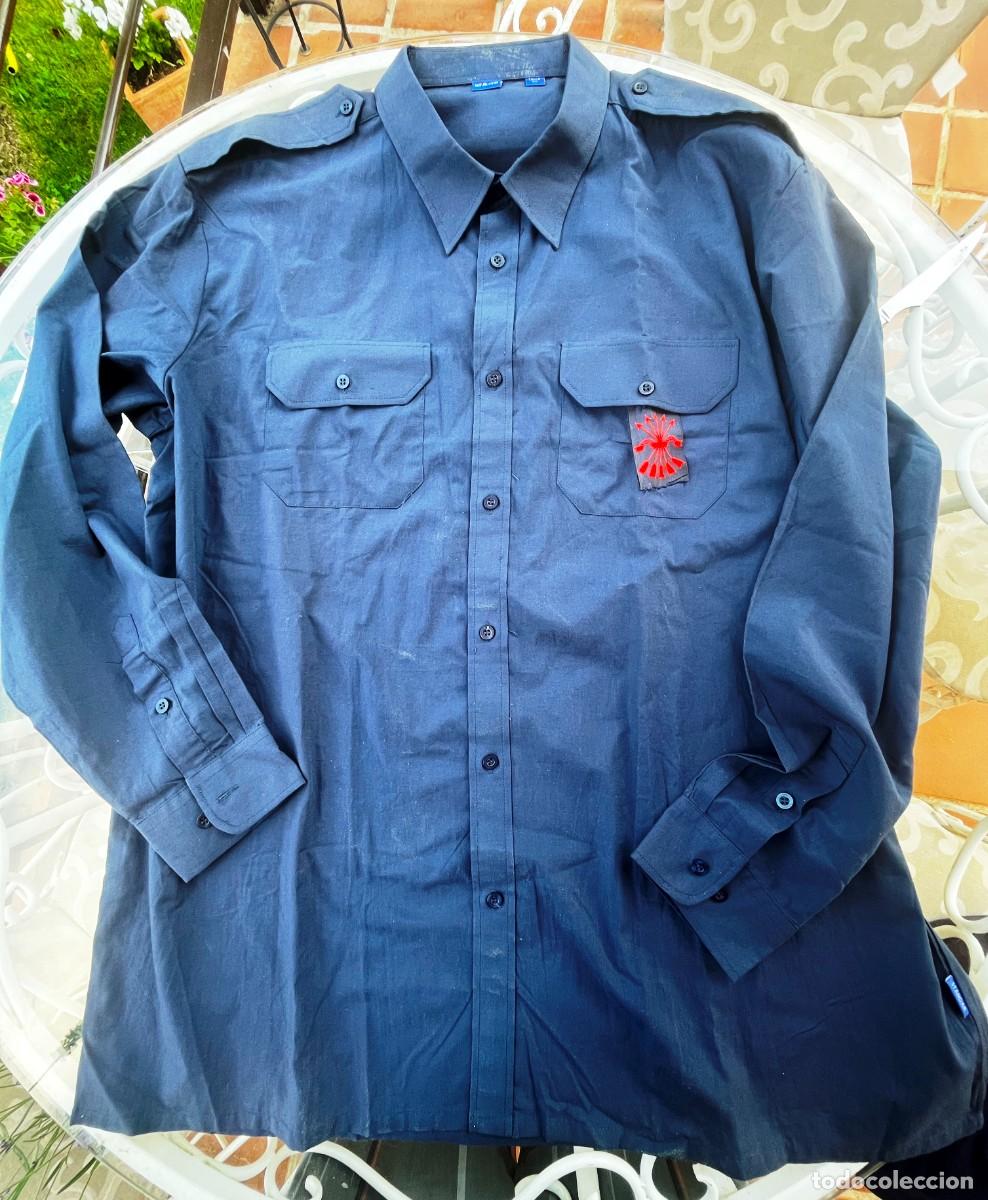 Militaria: ANTIGUA CAMISA DE FALANGE, CON ESCUDO BORDADO YUGOS Y FLECHAS, BUEN ESTADO DE CONSERVACION, TALLA 50