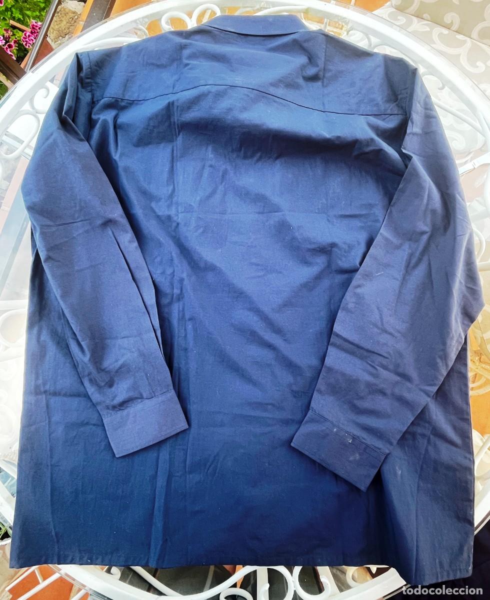 Militaria: ANTIGUA CAMISA DE FALANGE, CON ESCUDO BORDADO YUGOS Y FLECHAS, BUEN ESTADO DE CONSERVACION, TALLA L