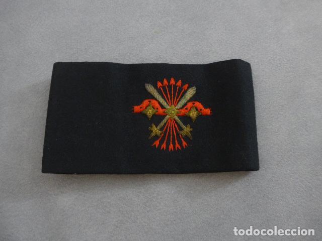 Militaria: Antiguo brazalete ORIGINAL de Guardia o escolta de Franco, bordados en hilo oro y plata. falange