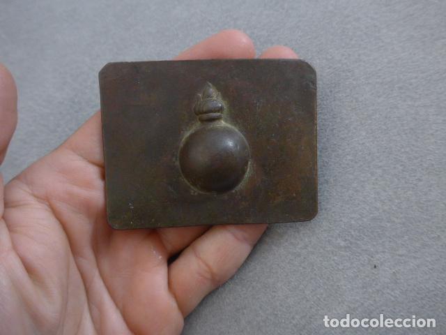 Militaria: Antigua hebilla de artilleria, original de Republica y Guerra civil.